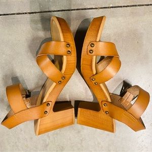 Cushionaire platform block heel studded brown size 10
